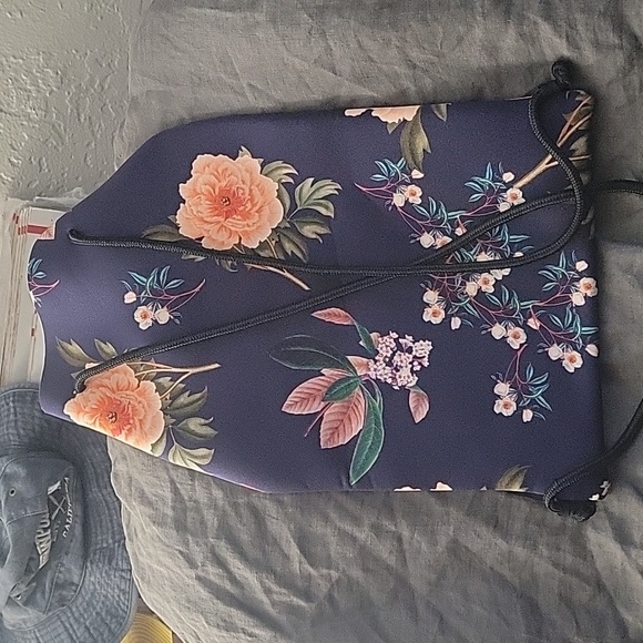 Triangl Bikini Top Small Bottom XS Comes with Carry Bag - Picture 8 of 8